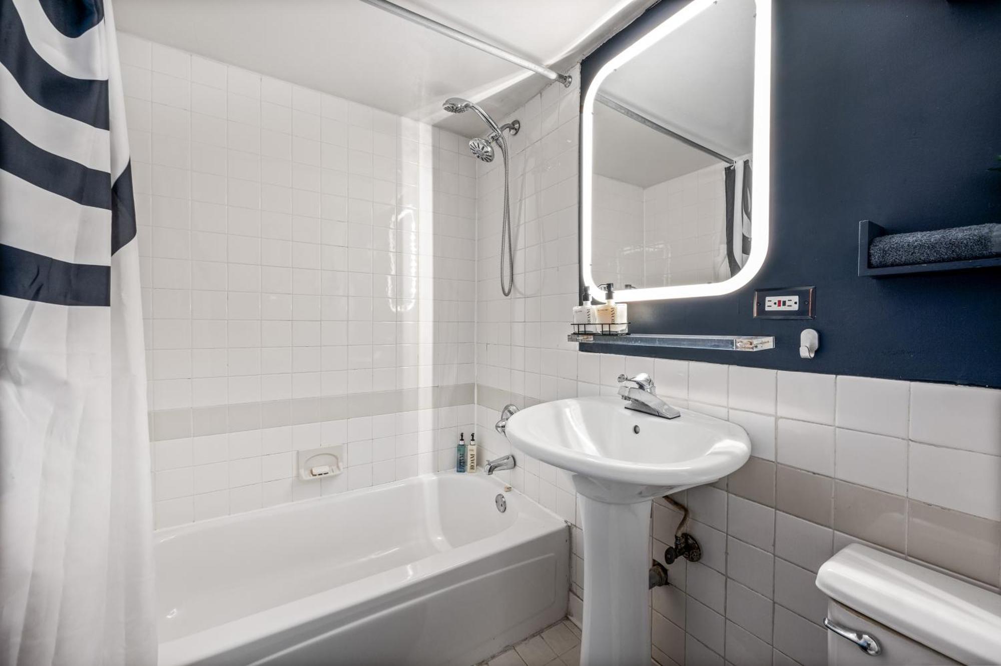 Modern Monthly Lower East Side One Bedroom *