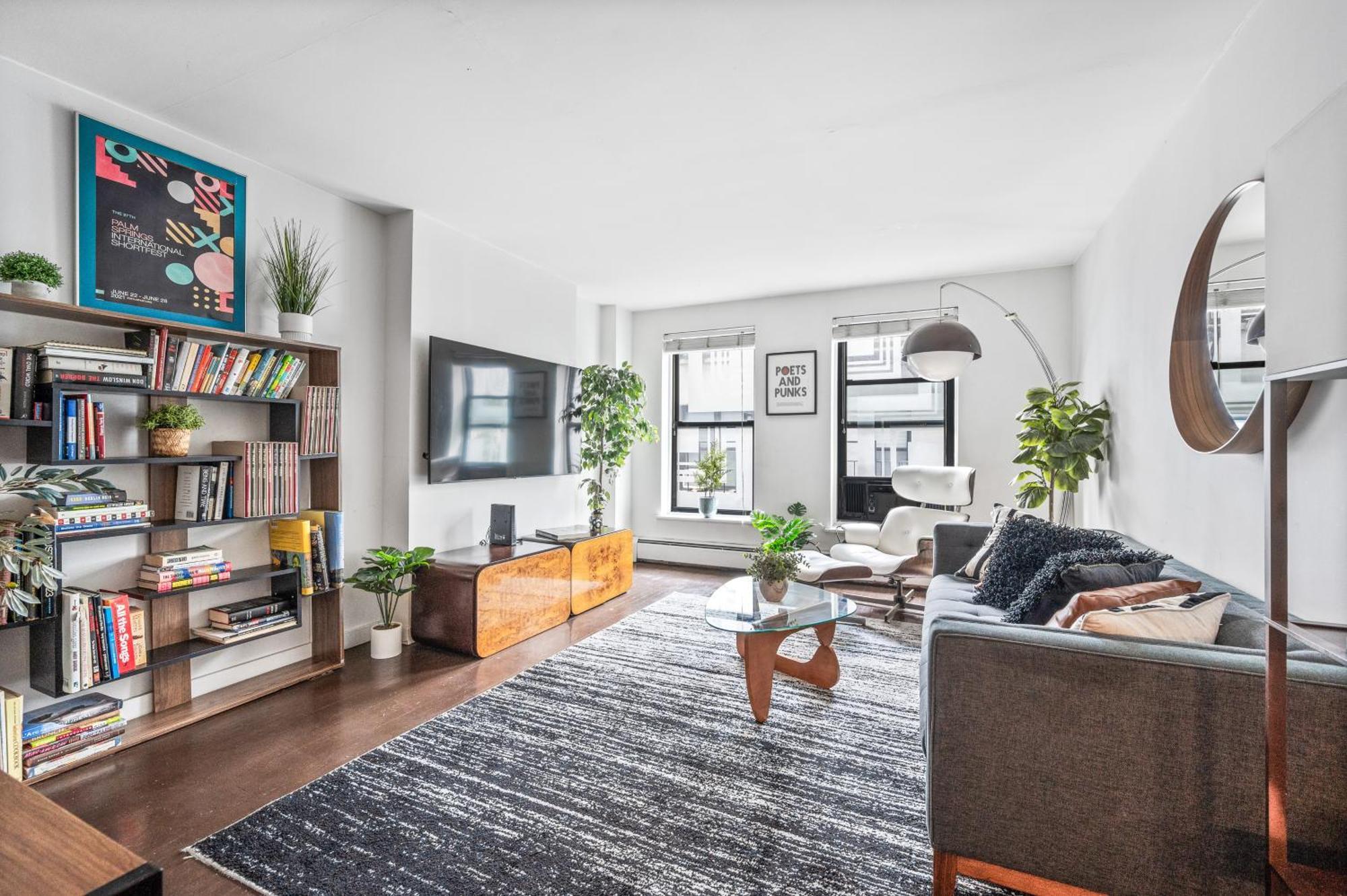 Modern Monthly Lower East Side One Bedroom Apartment New York
