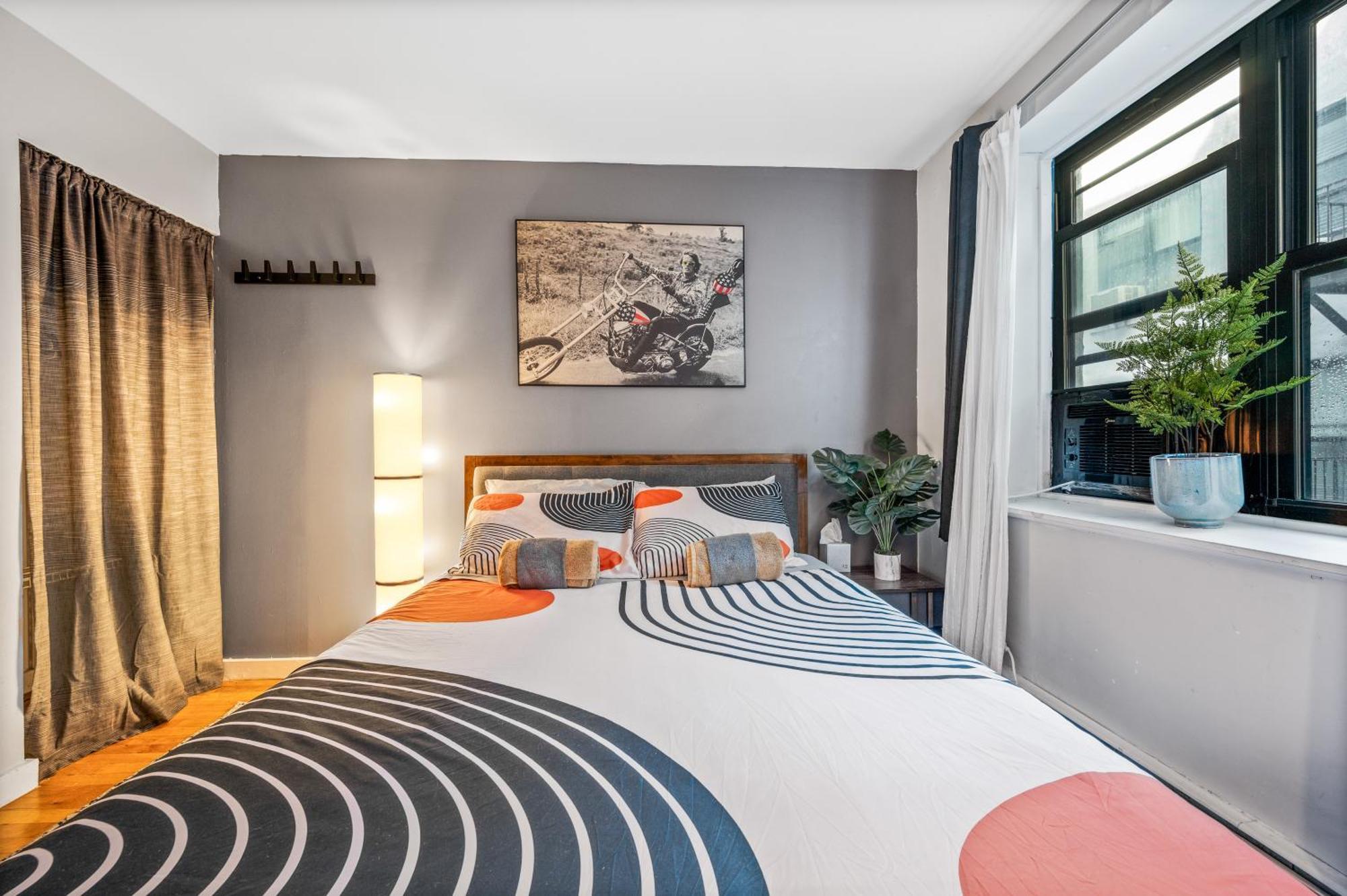 Modern Monthly Lower East Side One Bedroom