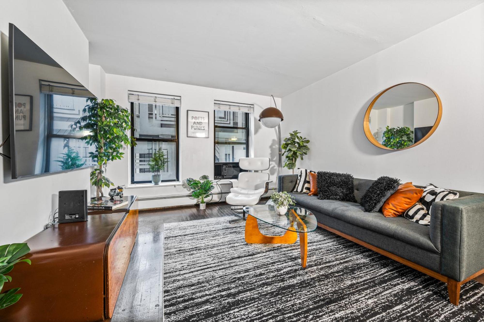 Modern Monthly Lower East Side One Bedroom Apartment New York