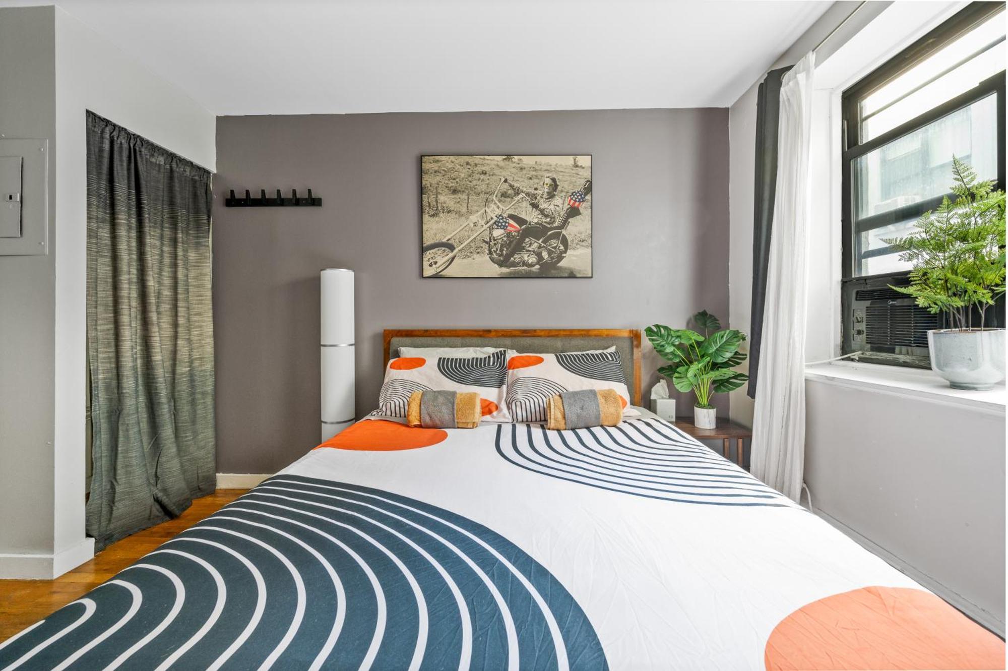 Modern Monthly Lower East Side One Bedroom New York