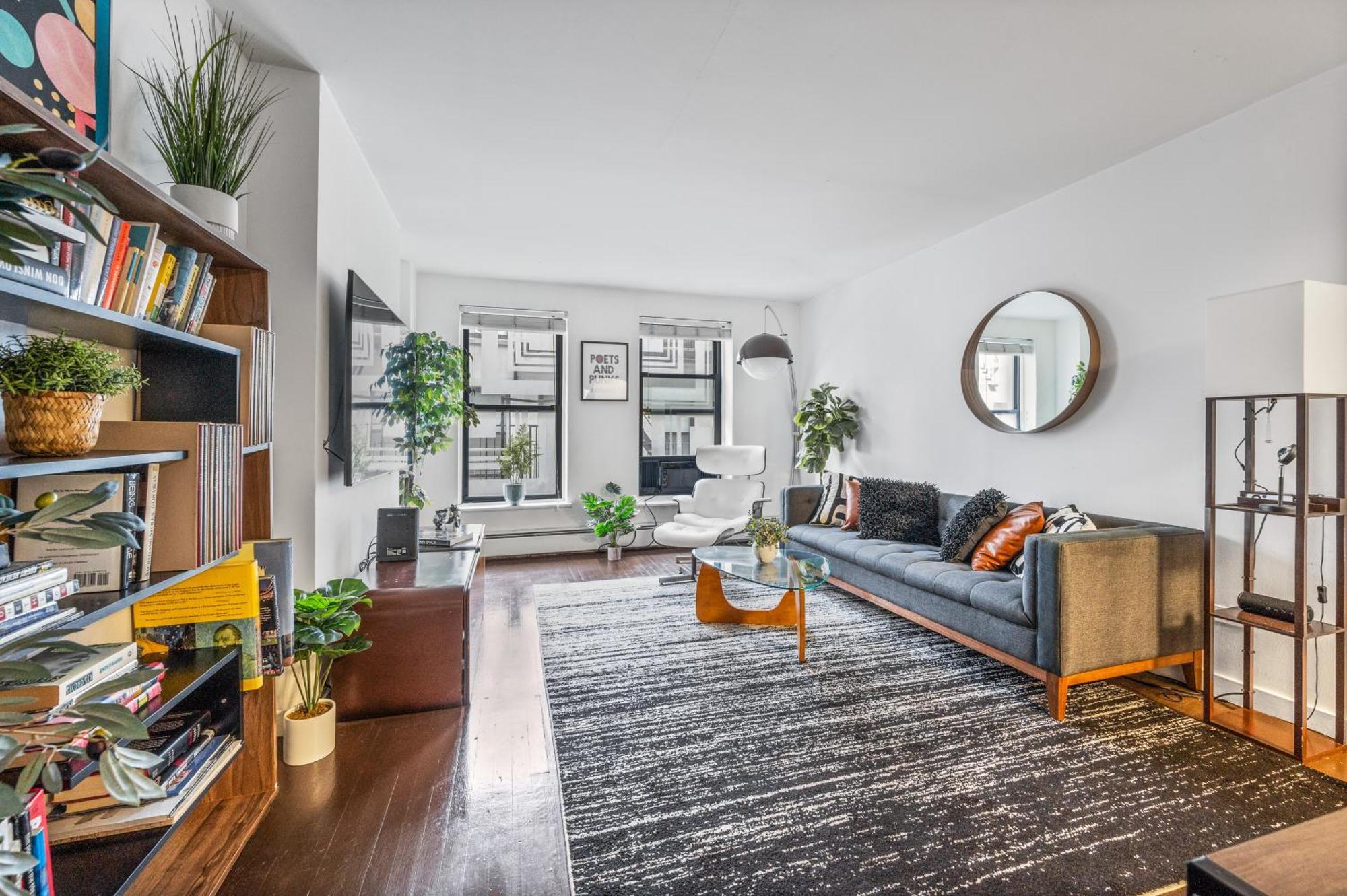 Modern Monthly Lower East Side One Bedroom Apartment *