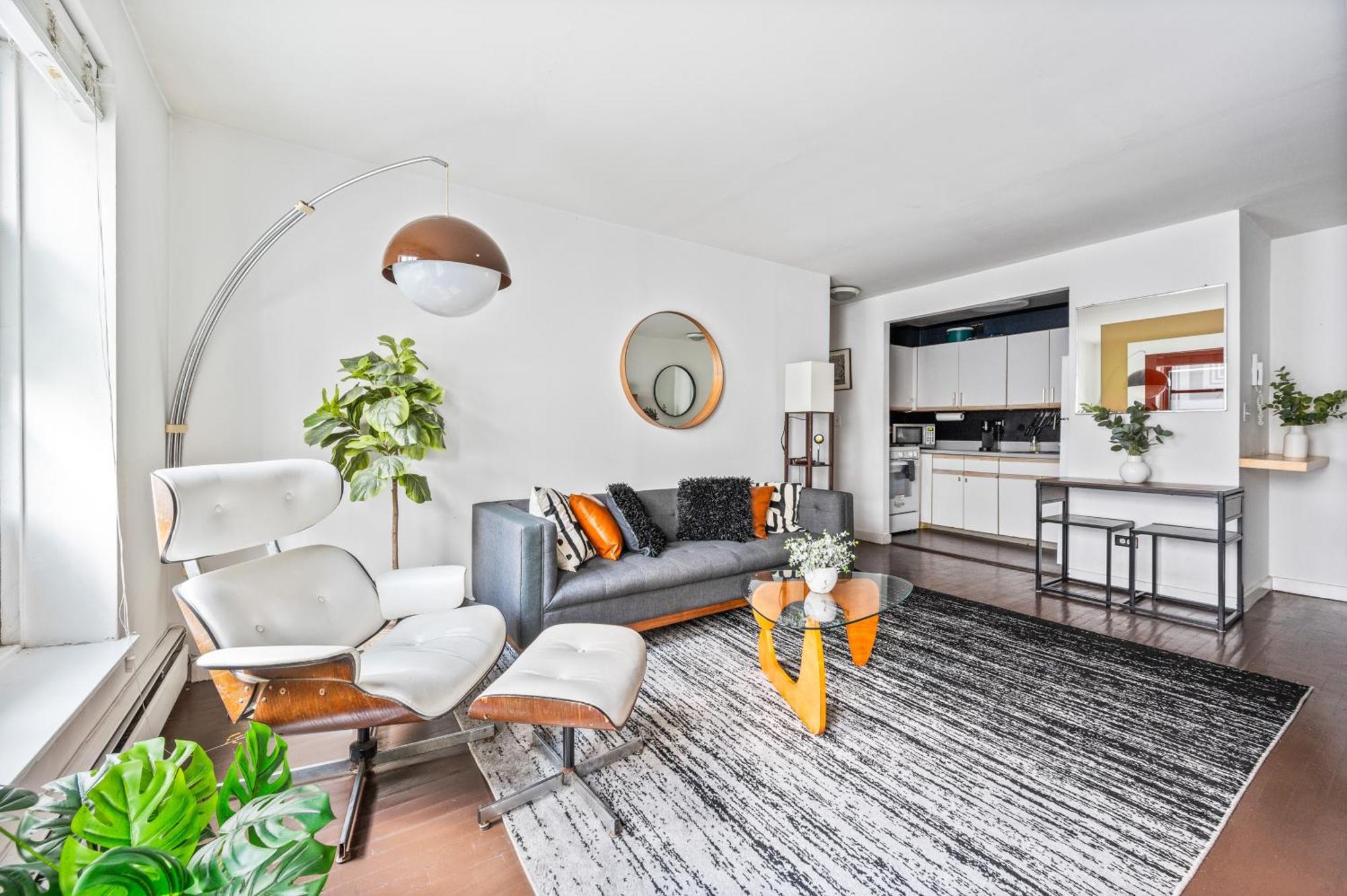 Modern Monthly Lower East Side One Bedroom Apartment